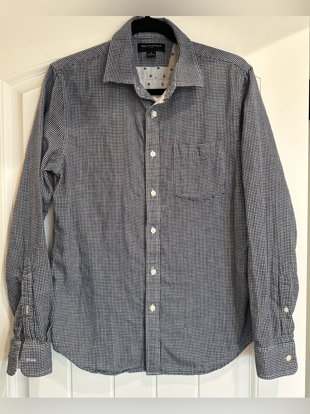Banana Republic Men's Untucked Fit Button-Down Shirt Small Navy & White Check